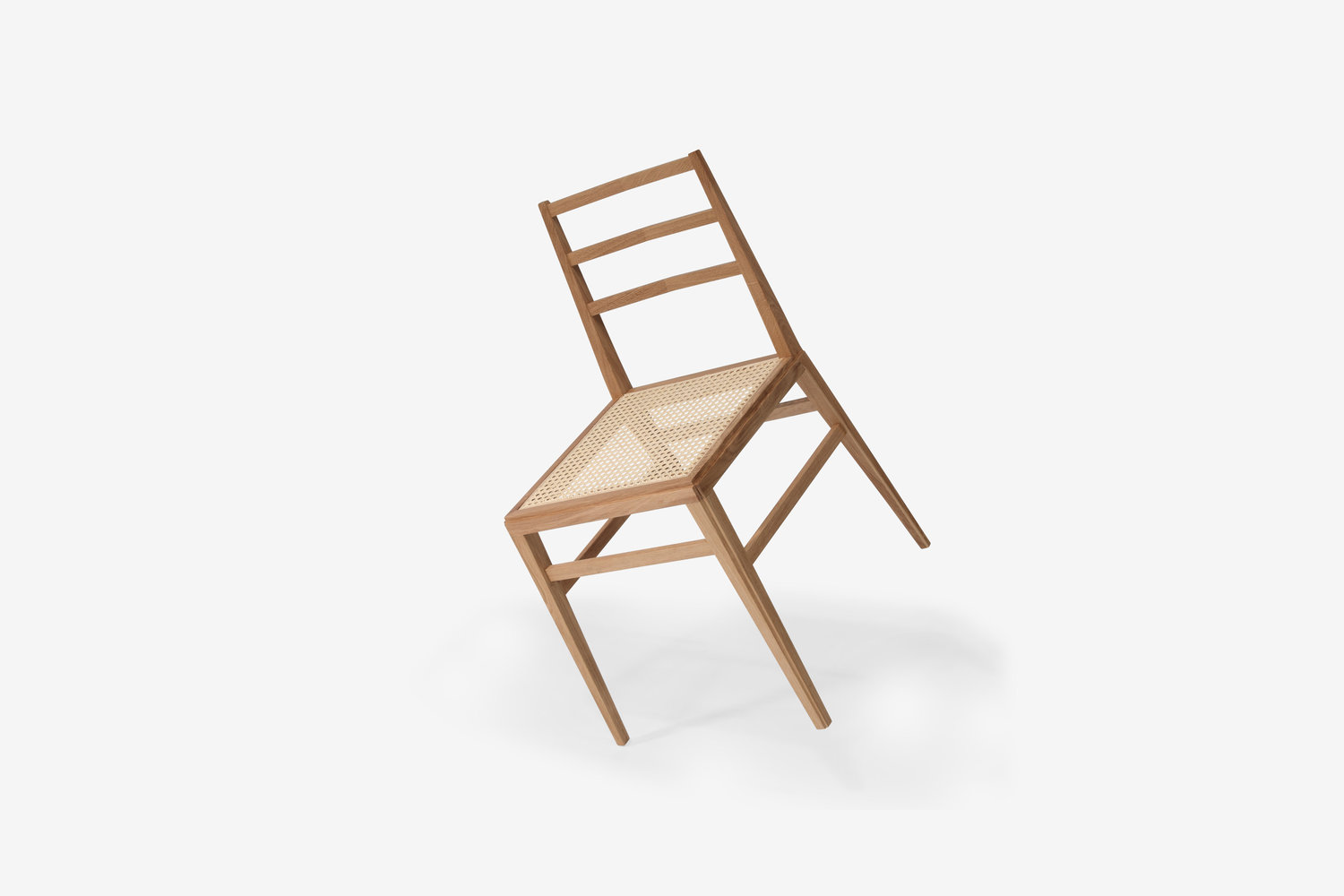 Fuschini fabrica la silla de madera más ligera del mundo
